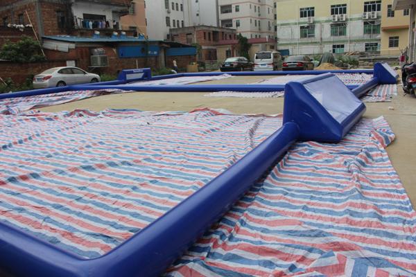 Kundengebundener 24m x 18m aufblasbarer Fußballplatz/Fußballplatz für Blasen-Ball