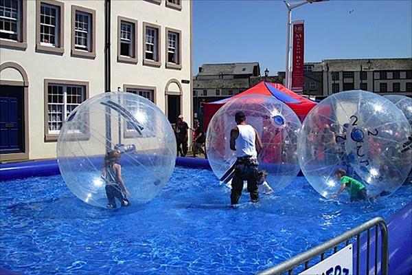 Größe des riesige aufblasbare Blasen-riesige Wasser-Ball-2.5m mit wasserdichtem 0.8mm PVC