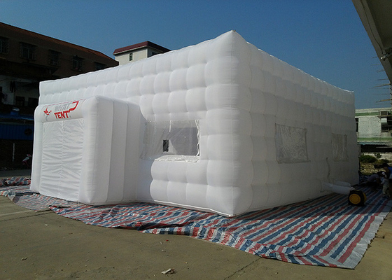 China Wasserdichtes weißes aufblasbares aufblasbares Ereignis-Zelt des Campingzelt-10mLX10mWX4.2mH fournisseur