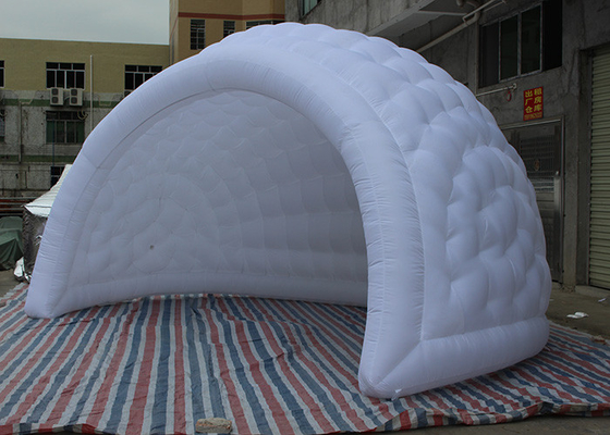 China weißes aufblasbares Zelt 5.5mL x 4.5mH im Freien, aufblasbares Hauben-Zelt für Hinterhof fournisseur