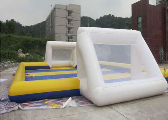 China Imprägniern Sie aufblasbares Sport-Feld 0.6mm PVCs, aufblasbaren Fußballplatz fournisseur