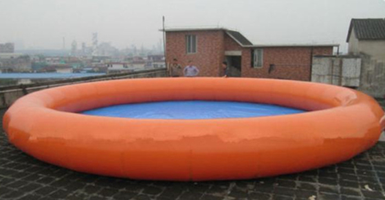 China Kundenspezifischer feuerfester runder aufblasbarer Familien-Swimmingpool/kleines Explosions-Pool fournisseur