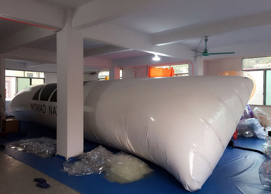 China Handels Klecks-Wasser-Spielzeug 12mL x 3mW aufblasbares springendes für Aqua-Park distributeur