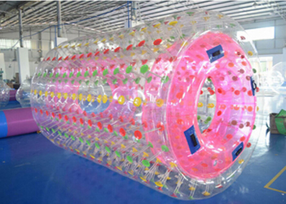 China Rosa aufblasbare Wasser-Rolle 2.4m*2.2m*1.6m, aufblasbare Wasser-Spielwaren für See fournisseur